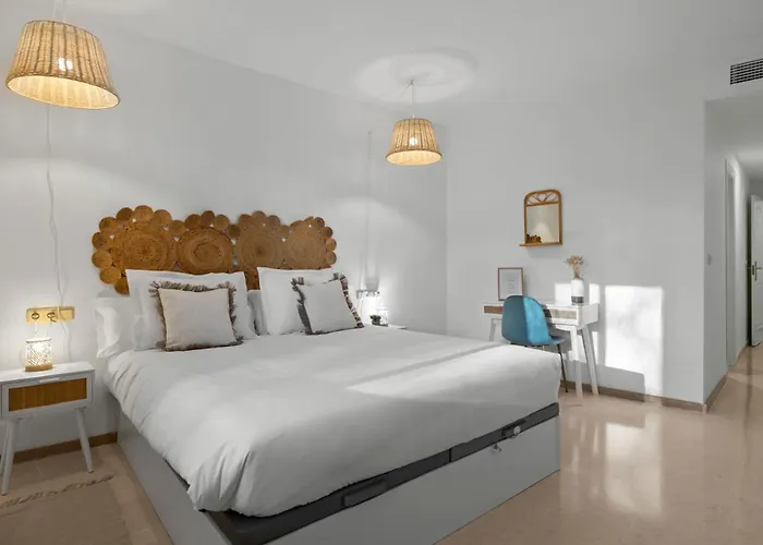Elviria • Bright 2-bedroom Марбелья